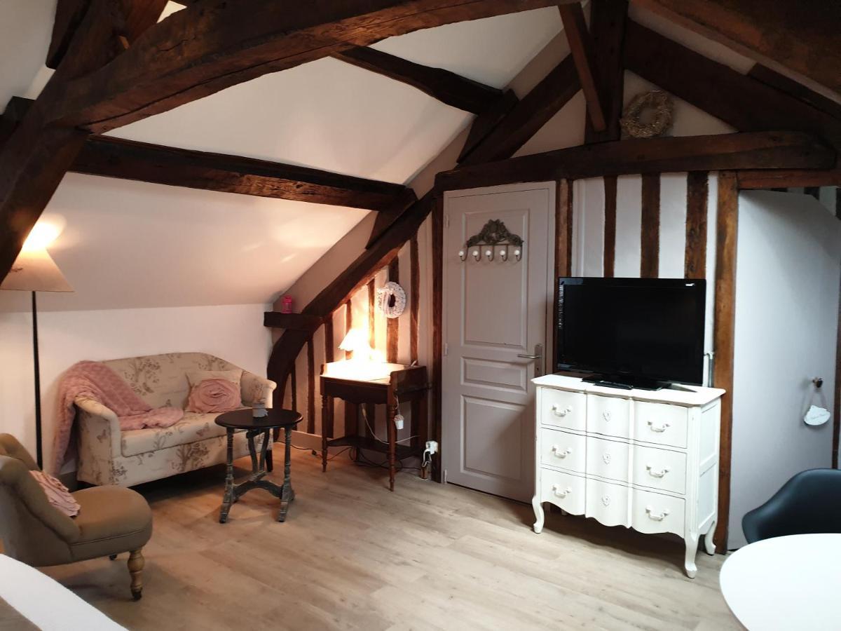 D'Anciennes "Chambres De Bonnes" Онфлёр Экстерьер фото